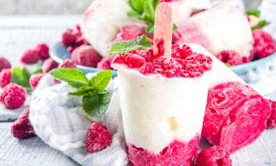 Esse picolé caseiro de iogurte tem gosto de sorvete chique