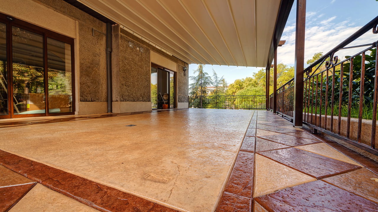 Mistura caseira transforma pisos opacos em brilhantes