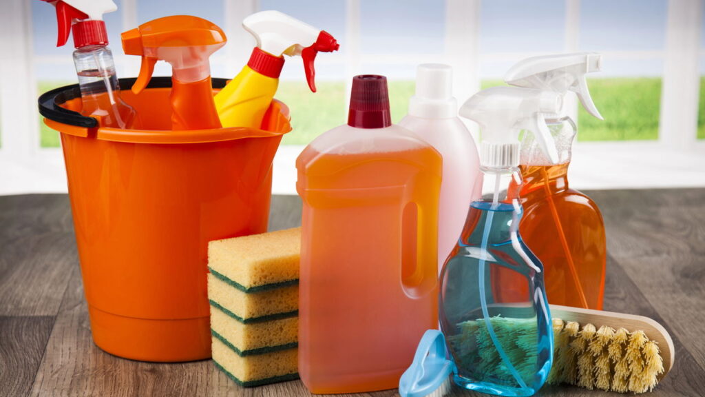 Quais produtos caseiros funcionam melhor na limpeza doméstica