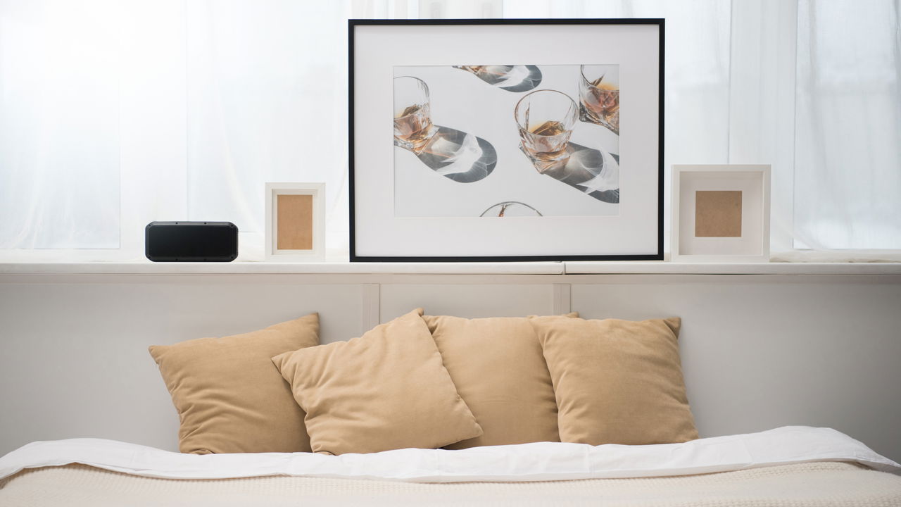 Como pendurar quadros corretamente e valorizar sua decoração