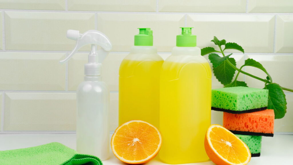 Como manter a casa limpa morando sozinha com menos esforço