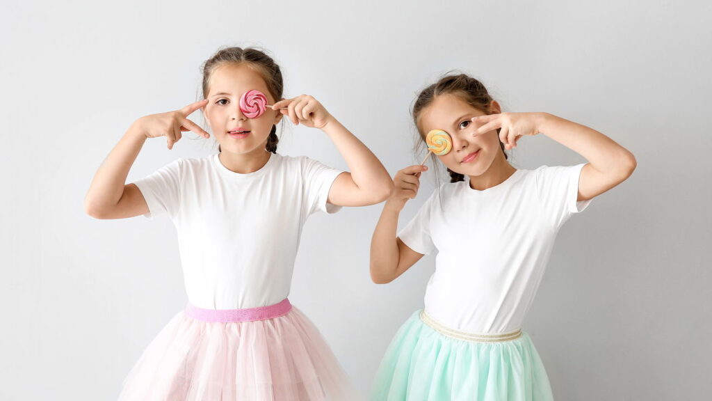 Como usar saias plissadas em looks casuais e sofisticados