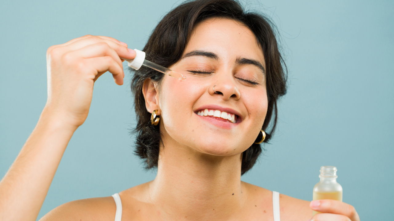 Passo a passo mostra como aplicar sérum da forma ideal