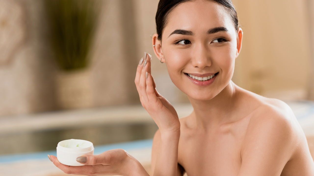 Skincare rápido em três passos mantém a pele saudável e radiante