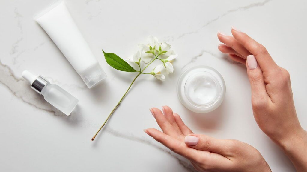 Skincare rápido em três passos mantém a pele saudável e radiante