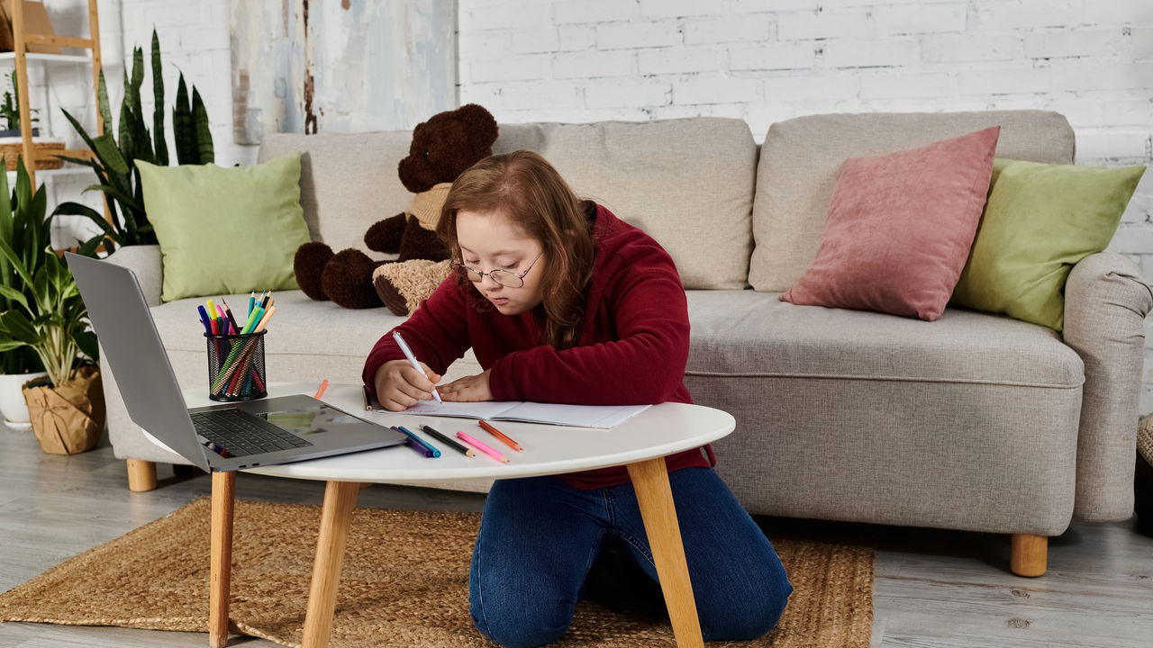 Como ampliar espaços pequenos com truques de decoração