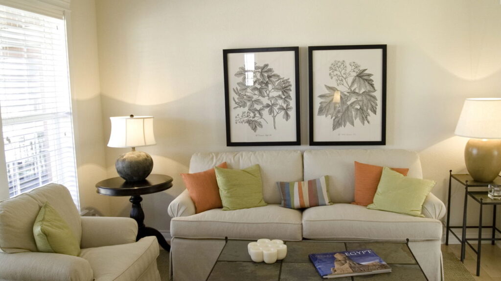 Como ampliar espaços pequenos com truques de decoração