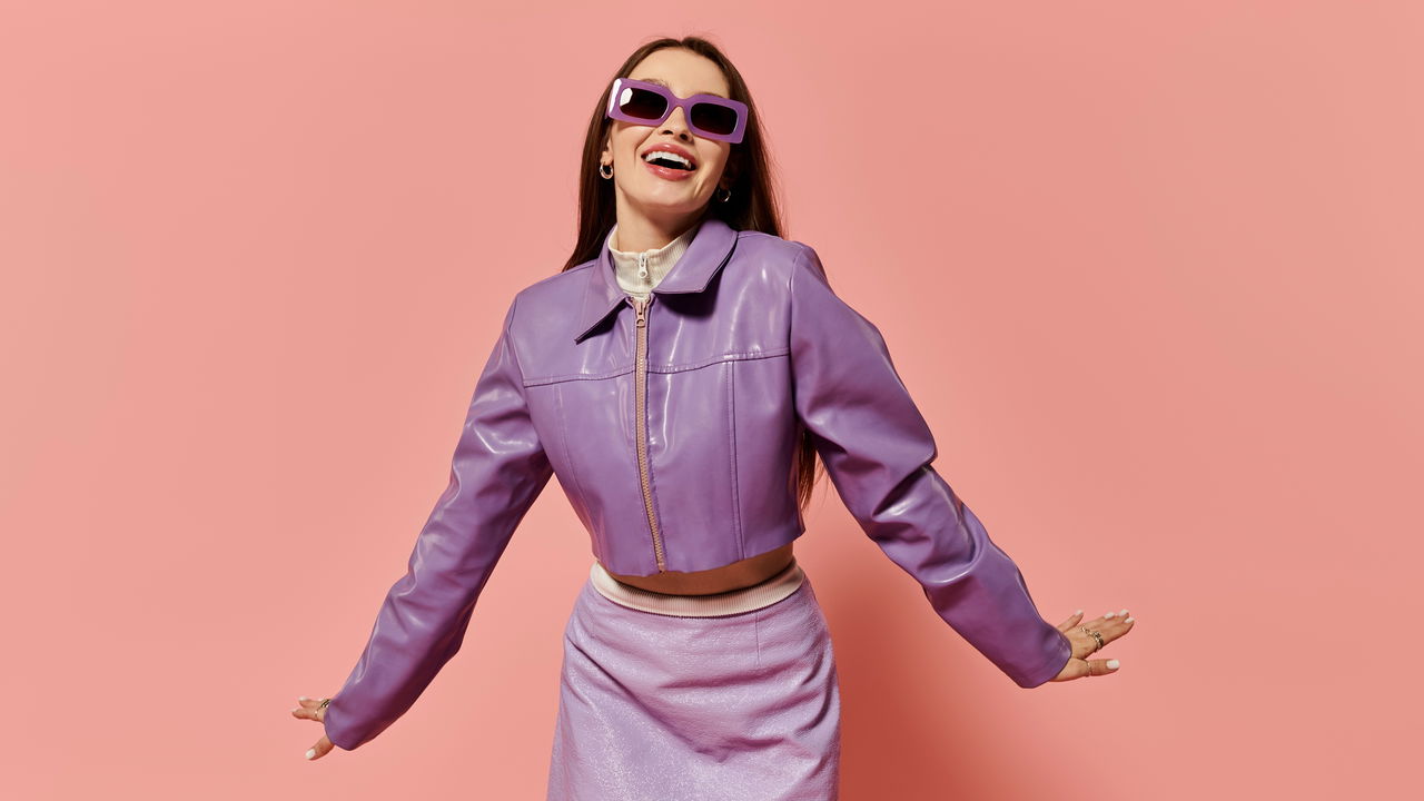 Peça que afina a silhueta domina as passarelas e o dia a dia