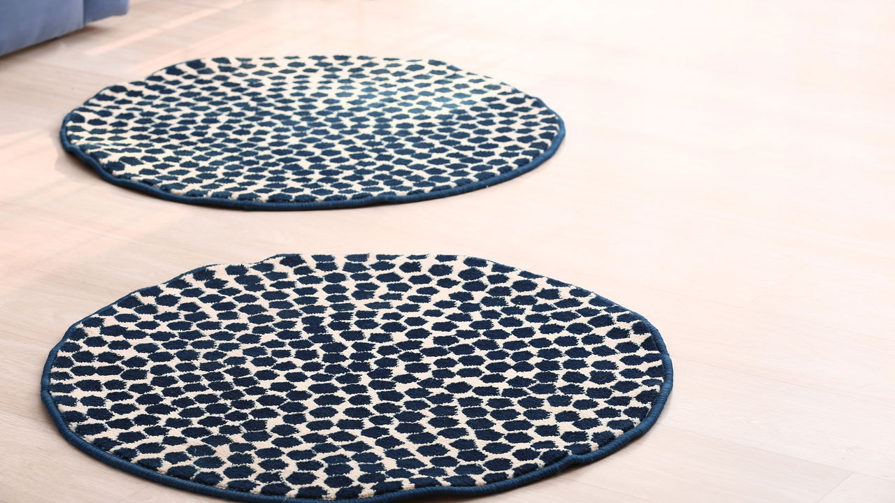 Tapetes redondos transformam a decoração e criam pontos focais