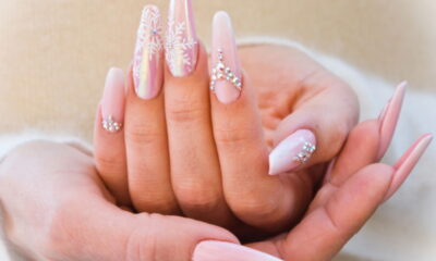 Técnicas de unhas decoradas simples transformam o visual