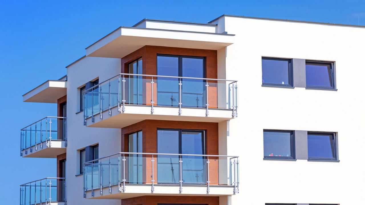 Como aproveitar varandas pequenas com criatividade e estilo