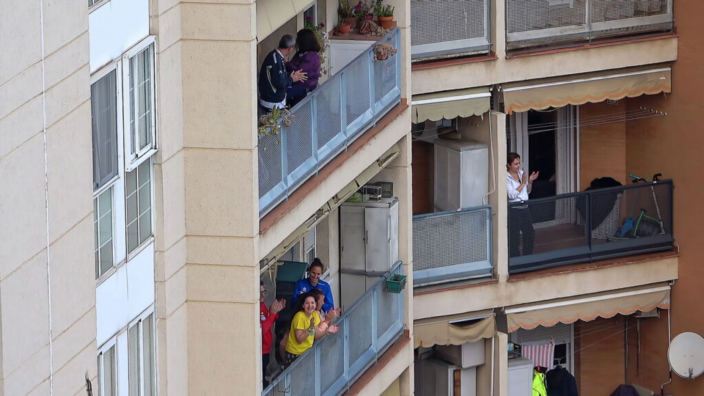 Como aproveitar varandas pequenas com criatividade e estilo