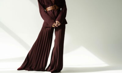 Roupas que equilibram a silhueta ao usar cintos largos