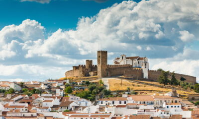 As vilas, vinhas e muralhas dessa cidade criam um clima que prende qualquer visitante