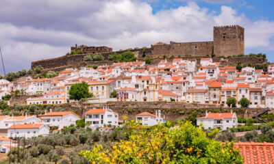 As vilas, vinhas e muralhas dessa cidade criam um clima que prende qualquer visitante