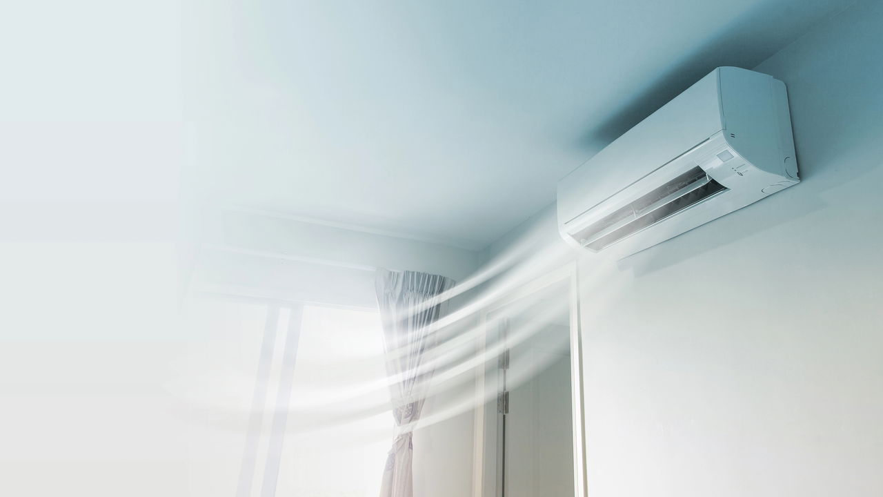 Poderoso ar-condicionado caseiro refresca a casa usando ventilador e gelo