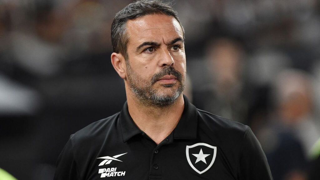 Braga aciona a FIFA e pressiona Botafogo por dívida na saída de Artur Jorge