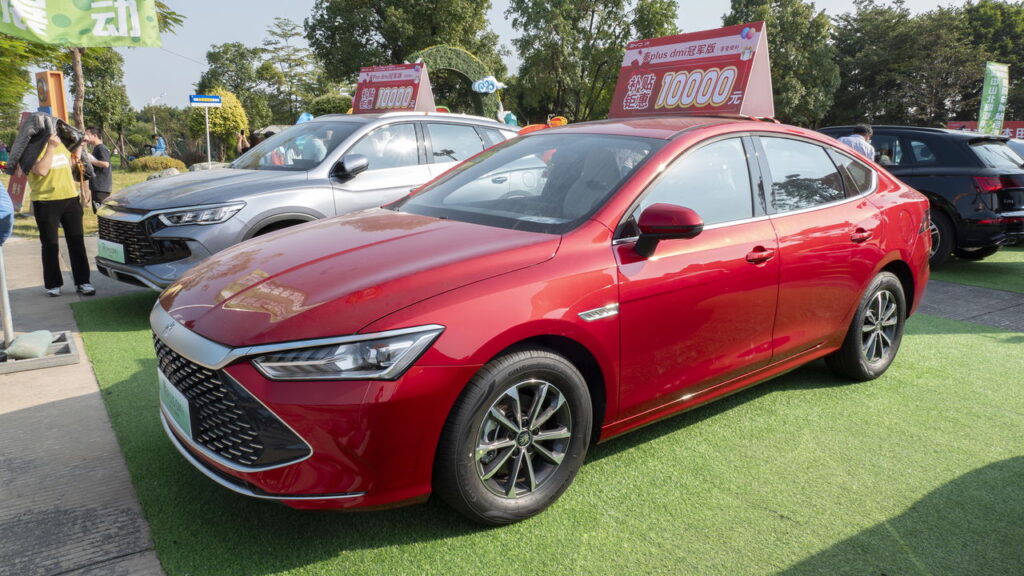 BYD acelera no Brasil com novos híbridos