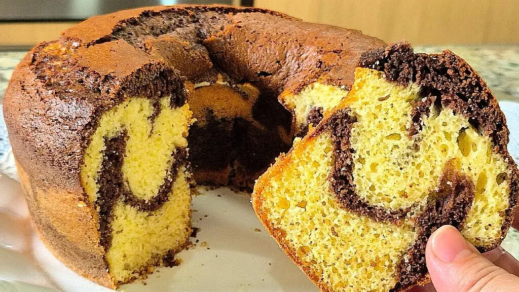 Receita prática de bolo mesclado de liquidificador