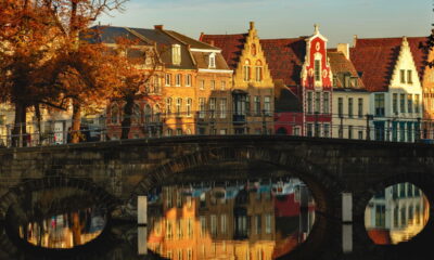 Entre canais e ruas antigas, essa cidade parece um conto de fadas