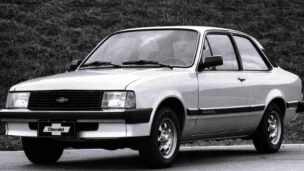 Esse carro esquecido por anos hoje vale ouro