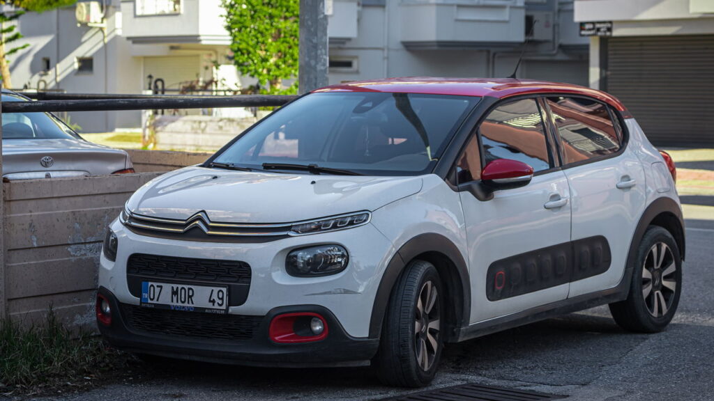 Carros compactos em 2025 unem economia e praticidade