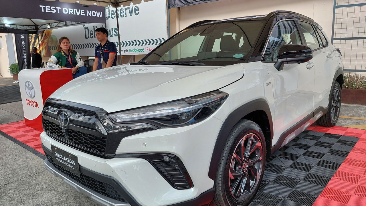 Novo Corolla Cross 2025 é o primeiro híbrido-flex nacional