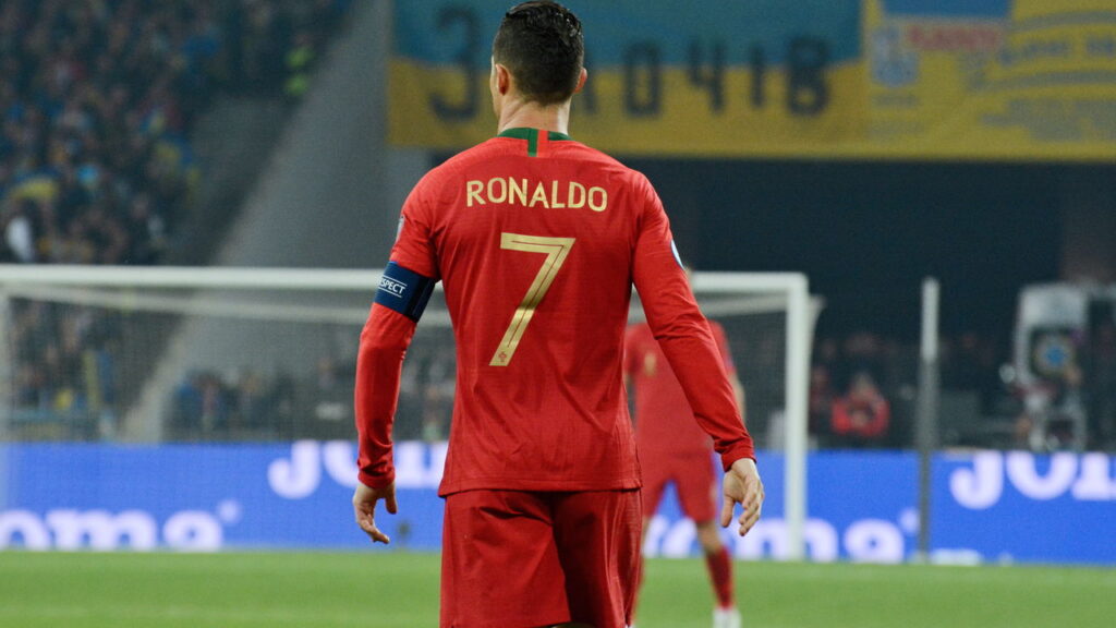 Cristiano Ronaldo bloqueia Wi-Fi e 5G para dormir melhor: será que essa estratégia realmente funciona?