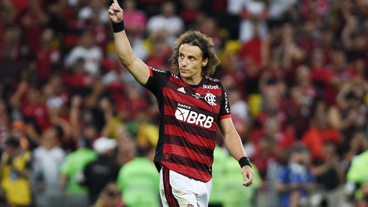 Lesão muscular tira David Luiz de estreia na Champions