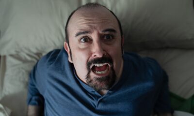 A série espanhola que transforma funerais em risadas