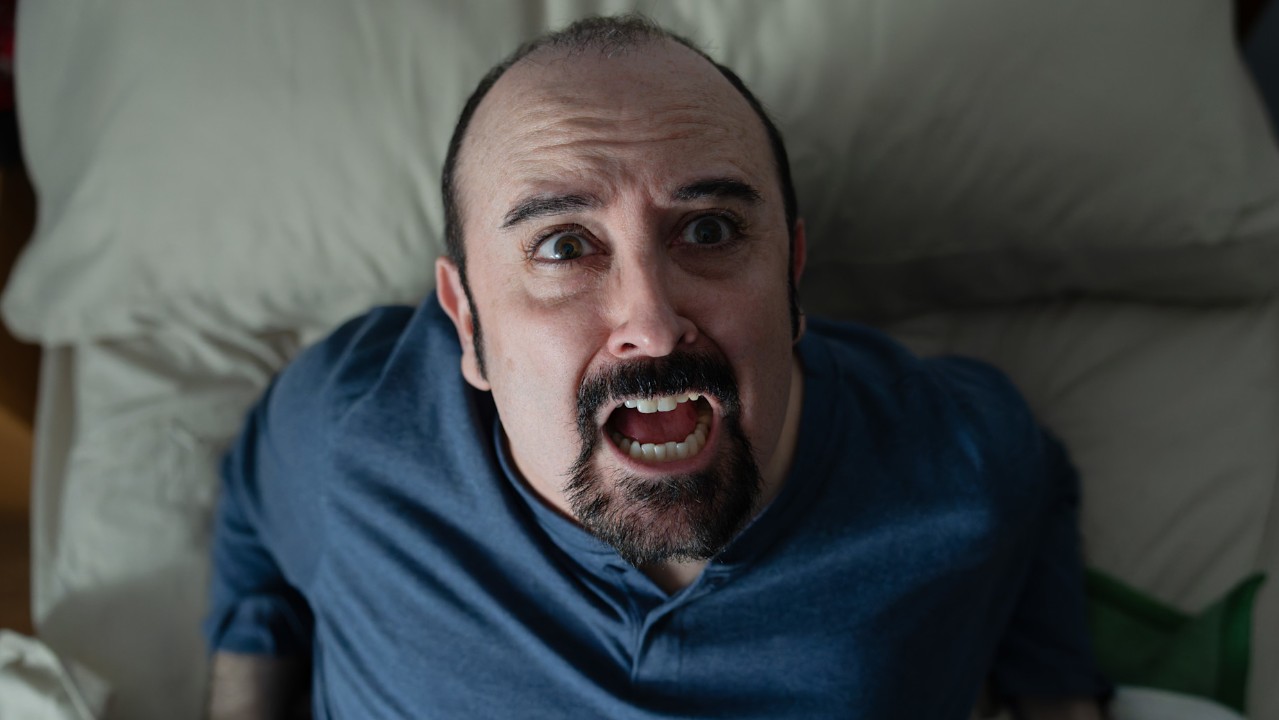 A série espanhola que transforma funerais em risadas