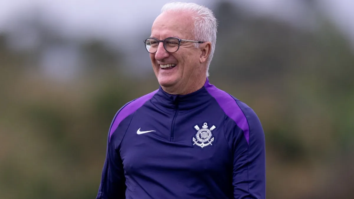 Dorival reforça prioridade no Brasileirão e evita iniciar planejamento para 2026