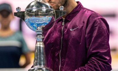 Alcaraz tem atrito com juiz, mas vence na final de Tóquio e fatura 8º título no ano