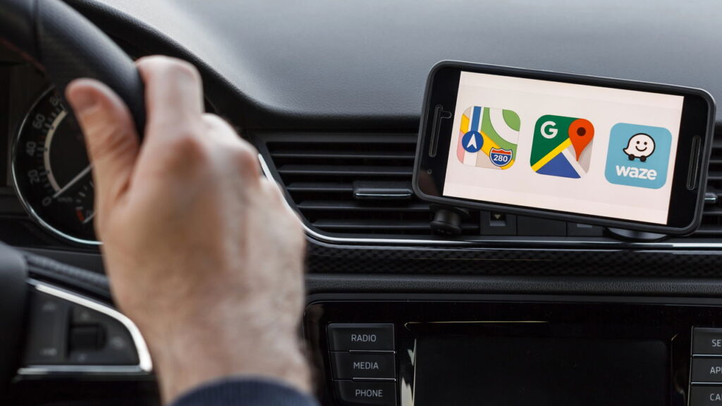 Google Maps ou Waze? Veja qual usar no dia a dia