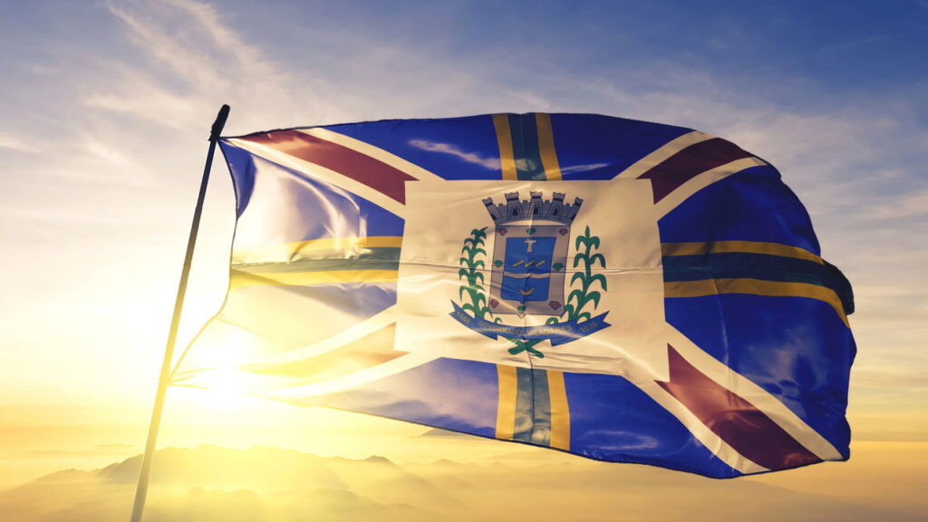 Esta cidade mineira atrai 50 mil turistas por ano com voo livre e comida boa