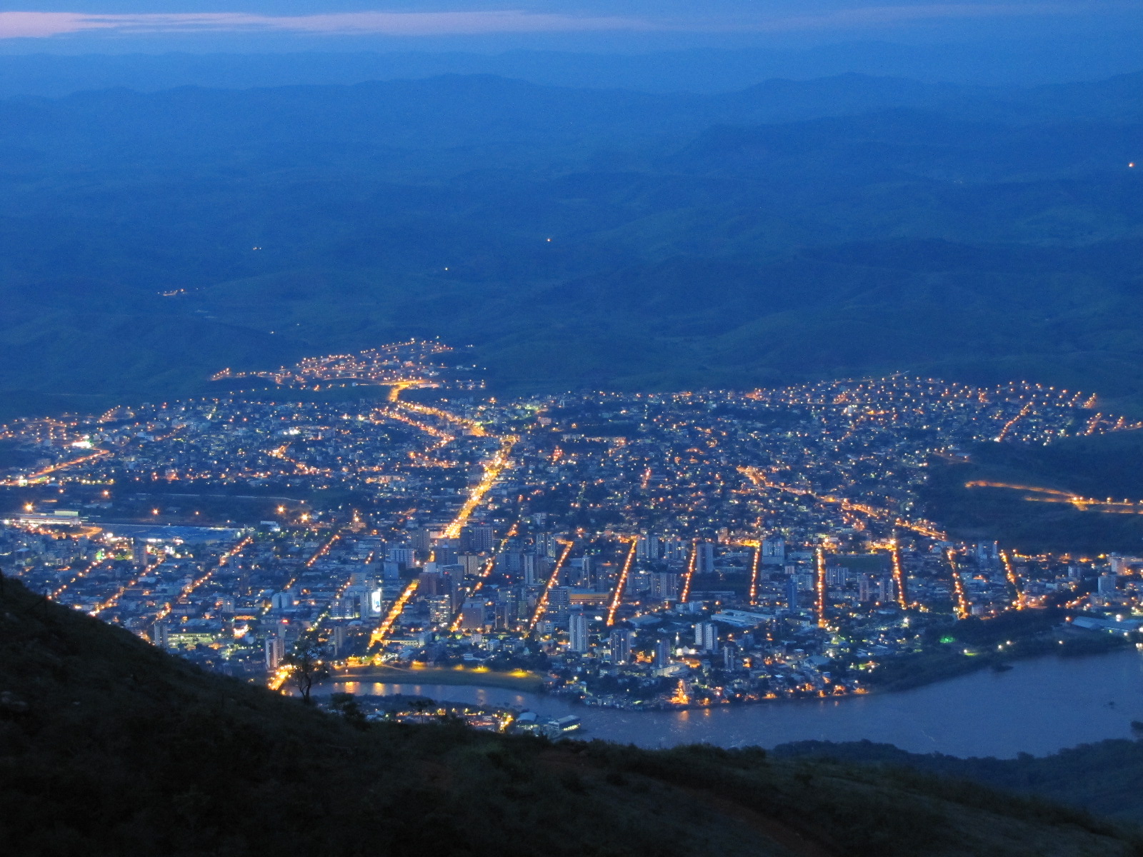 Esta cidade mineira atrai 50 mil turistas por ano com voo livre e comida boa