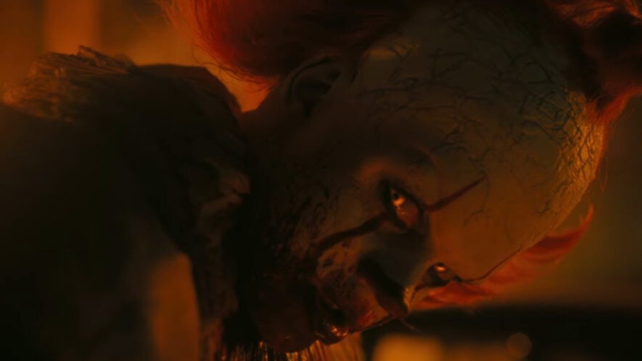 Pennywise volta ainda mais assustador em It: Bem-Vindos a Derry
