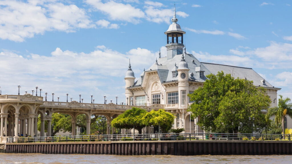 A cidade que pulsa entre o charme europeu e o calor latino