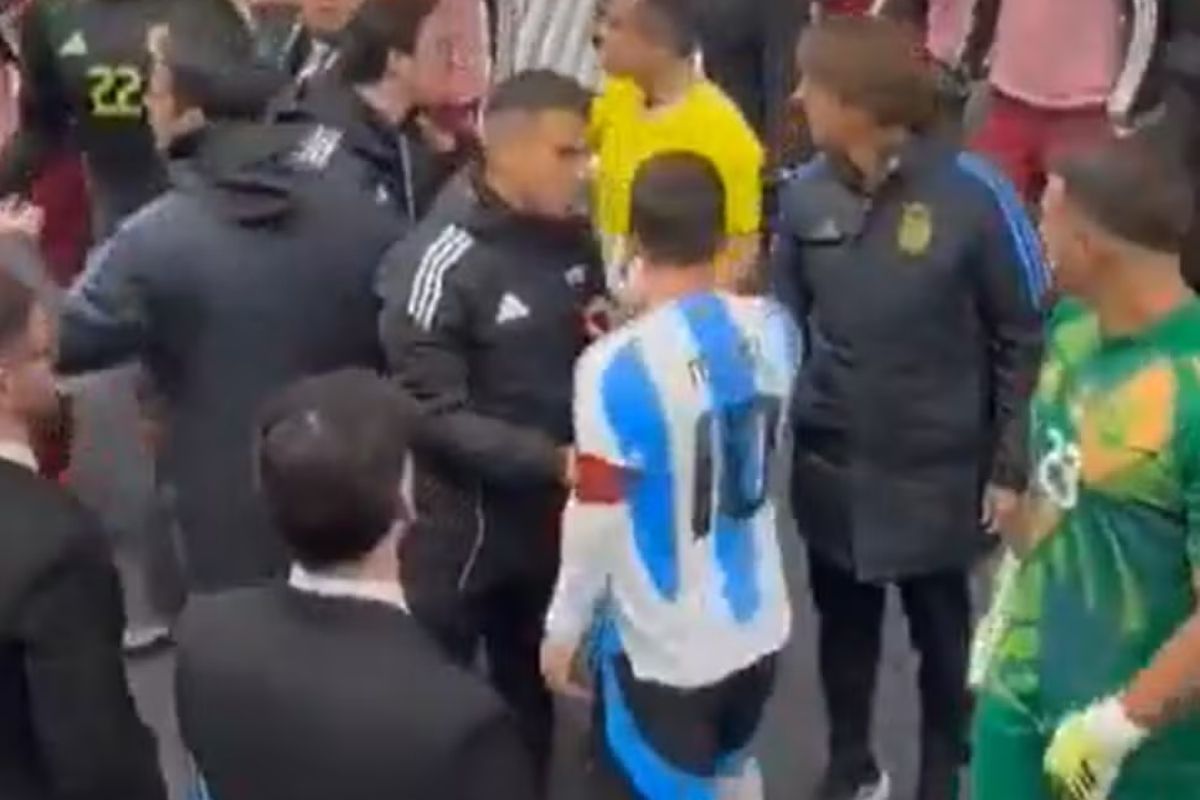Messi e Rincón discutem