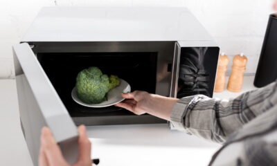 O micro-ondas que cozinha rápido e sem complicação