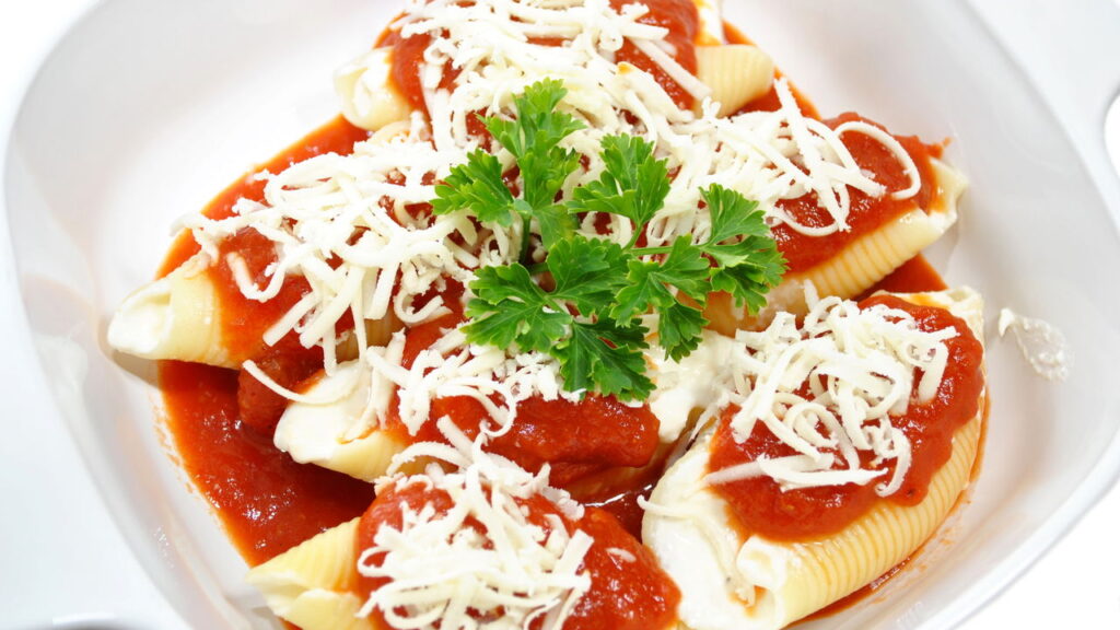 Dominar o plural de termos culinários pode ser uma tarefa intrigante, especialmente ao tratar de molhos e massas.