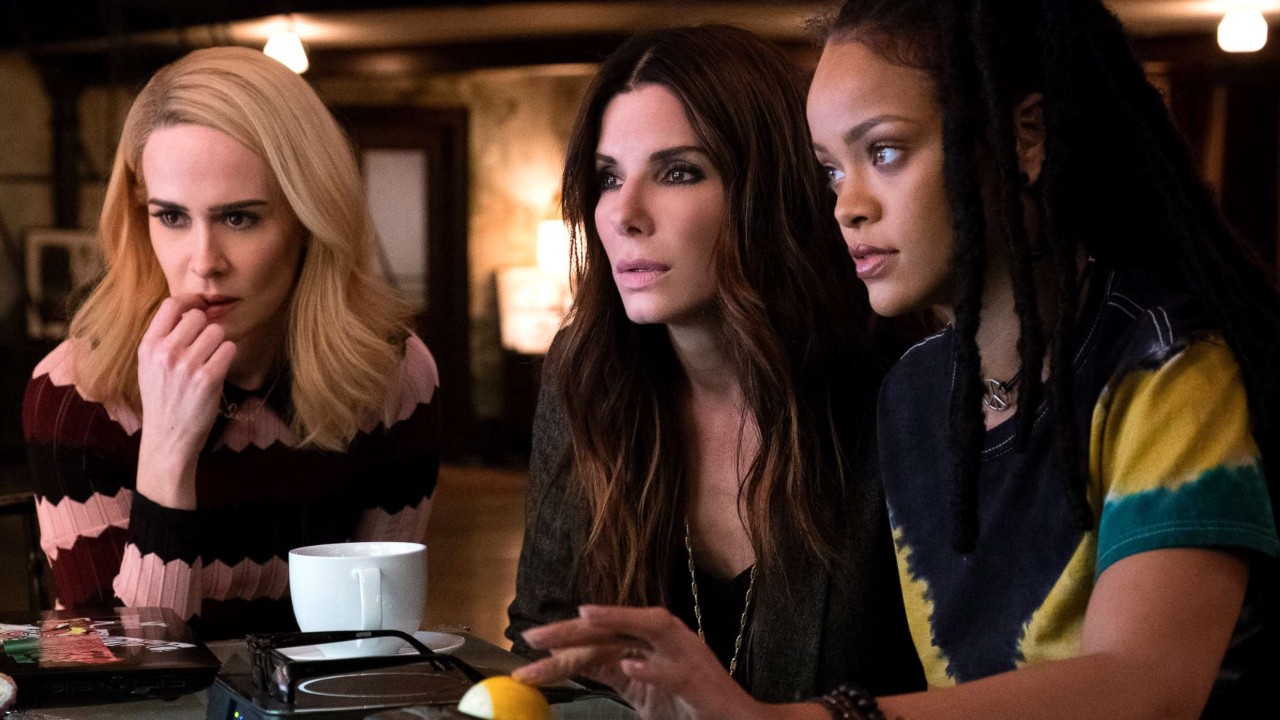 Filme vira sensação na Netflix com humor, suspense e muito glamour