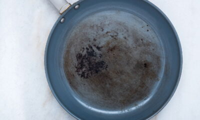 O descascamento da panela antiaderente é uma situação comum em muitas cozinhas, que pode levantar dúvidas sobre saúde e durabilidade