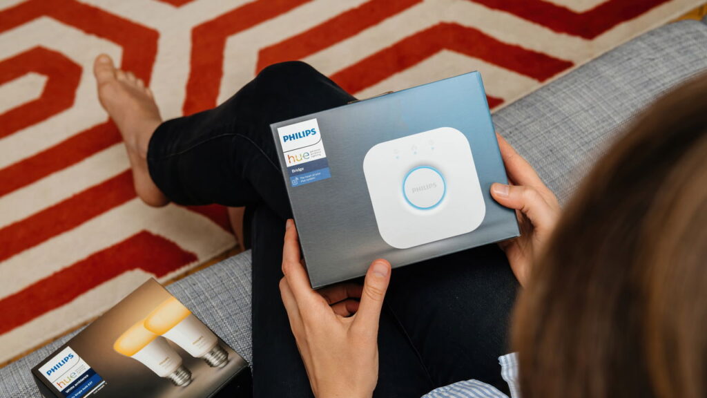 Essa lâmpada muda de cor com sua voz
