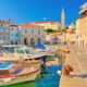 Piran reúne cultura, mar e ruas históricas em um cenário encantador.