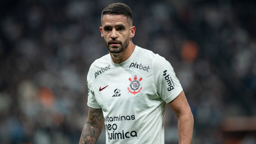 Renato Augusto se despede dos gramados e deixa legado