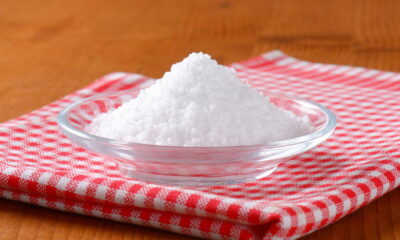 Desentupir o ralo da pia pode ser uma tarefa frustrante, mas o sal grosso é uma solução econômica e eficaz