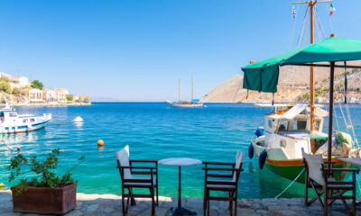 A ilha grega que virou cenário de cartão-postal entre montanhas e mar