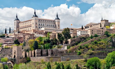 A cidade surpreende ao unir turismo intenso sem perder sua essência histórica