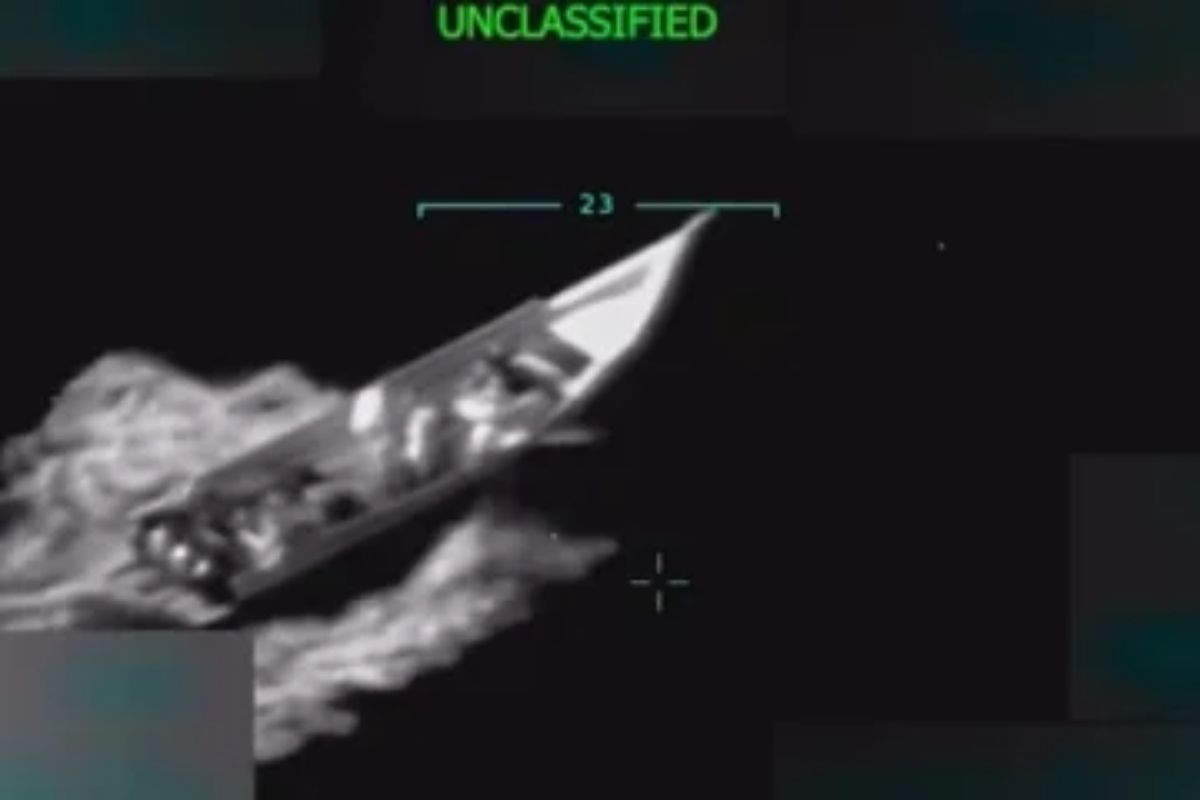 Barco venezuelano explode após ataque dos EUA no Caribe